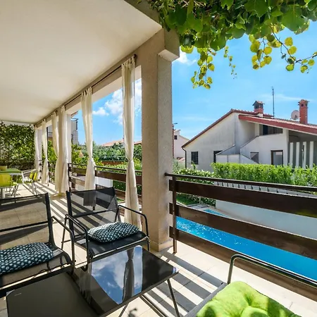 Poolside - Pool & Gym Pula