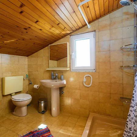 Poolside - Pool & Gym Apartman Pula