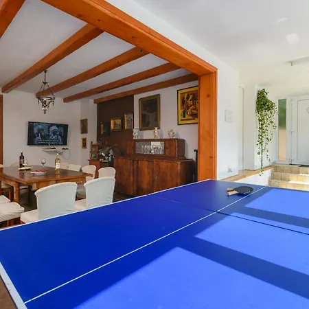 Poolside - Pool & Gym Apartman