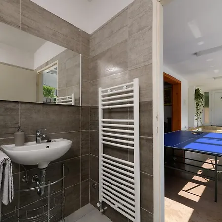 Poolside - Pool & Gym Apartman Pula